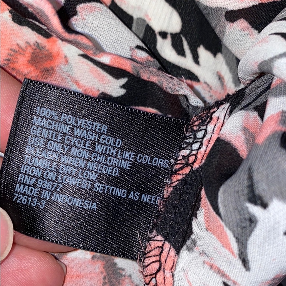 Worthington Pink and Black Cap Sleeve Pleated Blouse Tank Size Large - Picture 6 of 6